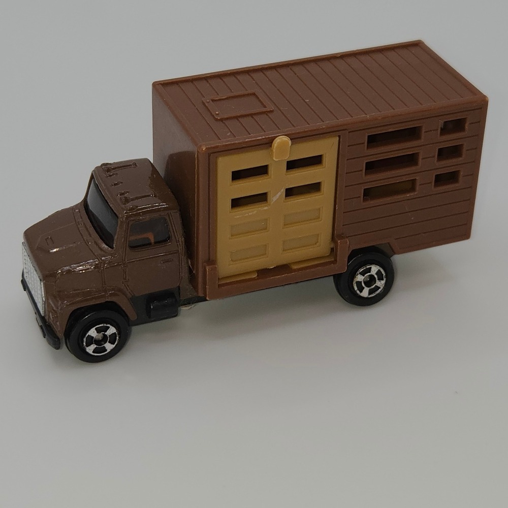 Matchbox Brown Livestock Truck Die-Cast Vehicle with Opening Side Ramp